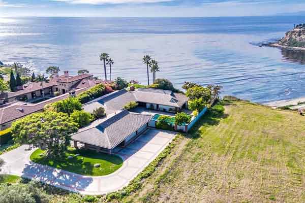 Oceanfront estate homes in Palos Verdes