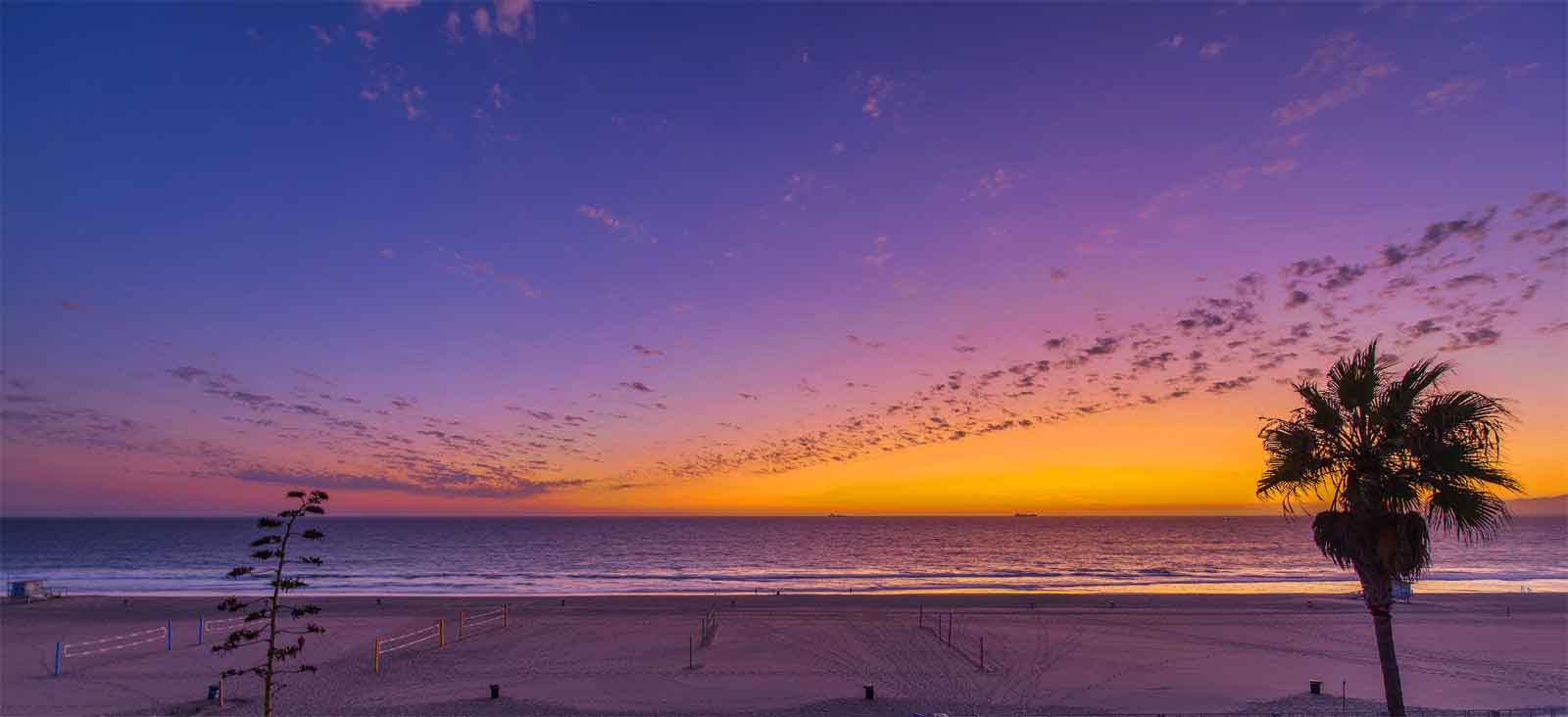 Sunset views from the Manhattan Beach Strand in El Port