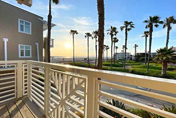 Oceanview rooms in the Beach House Hermosa Beach