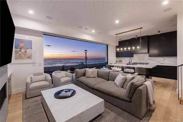 2200 The Strand Manhattan Beach