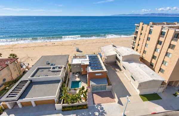 Oceanfront homes on the Esplanade in Redondo Beach