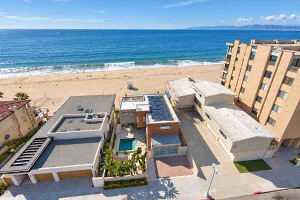 Oceanfront homes on the Esplanade in Redondo Beach