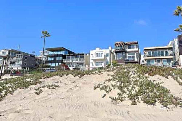 Beachfront homes on the Manhattan Beach Strand in El Porto